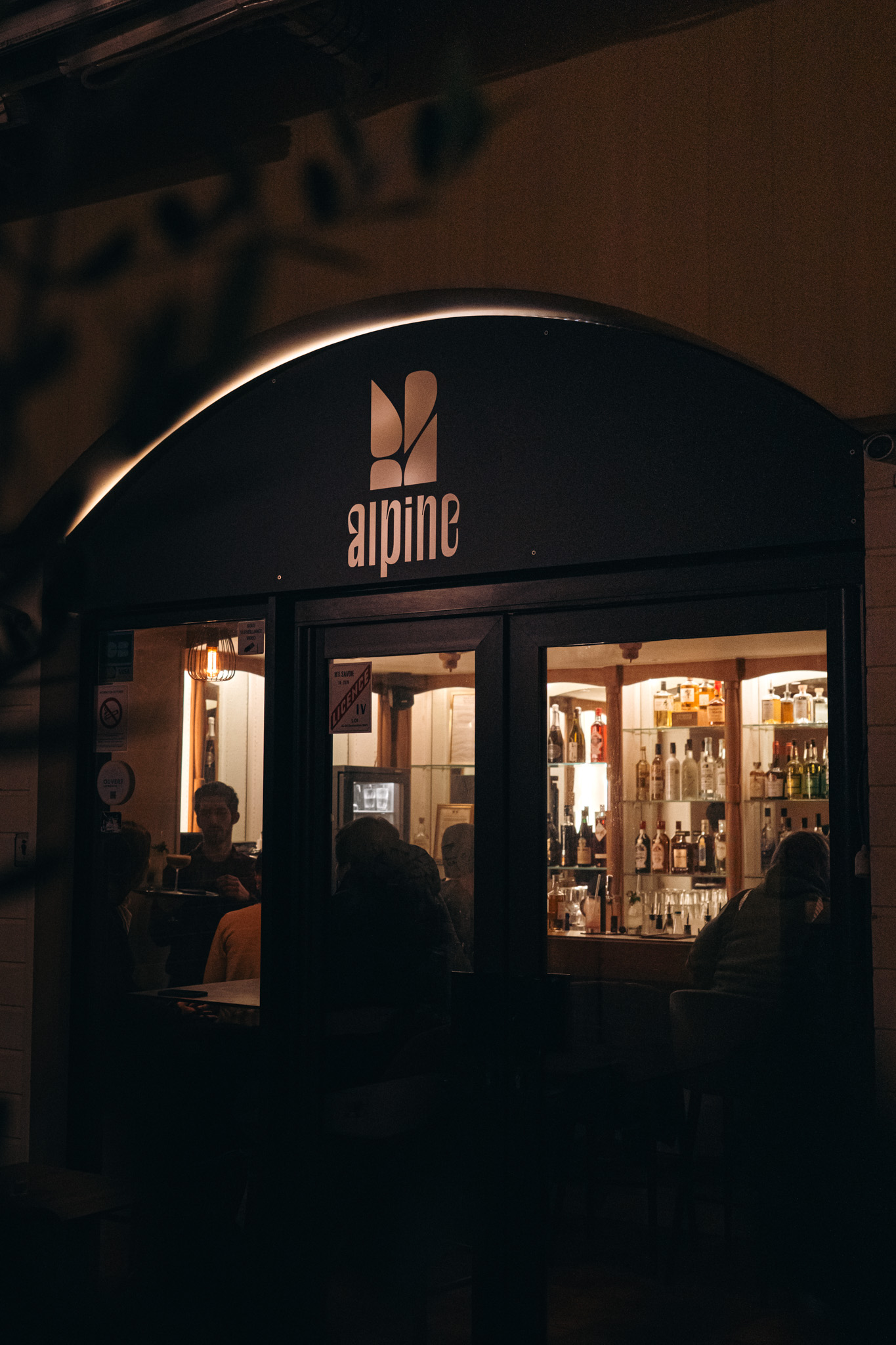 Vitrine extérieure d'Alpine